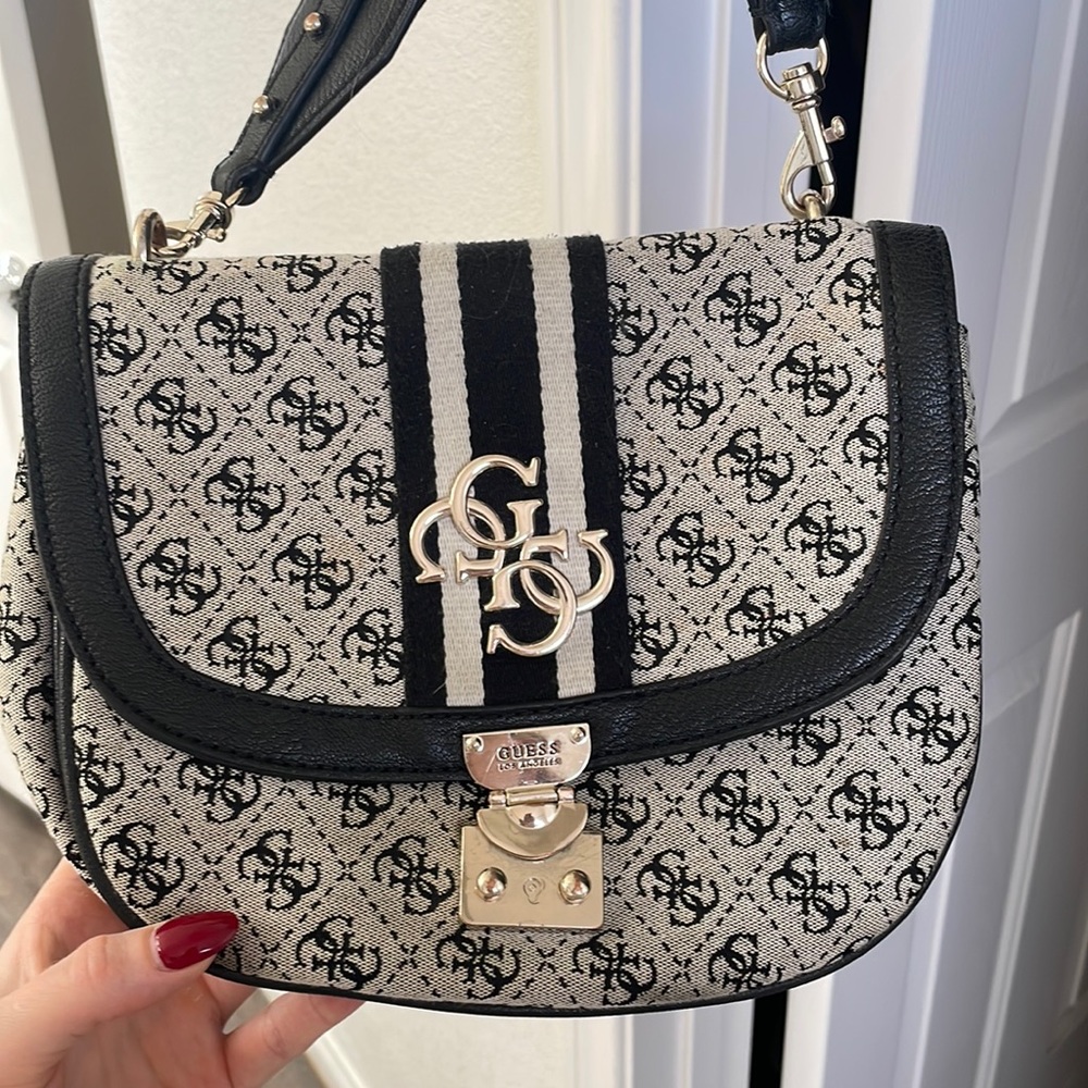 Guess women’s crossbody purse
